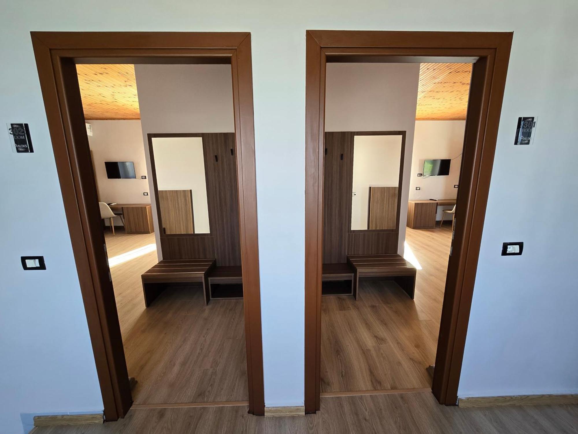 Hotel Aleks Shkoder Bagian luar foto