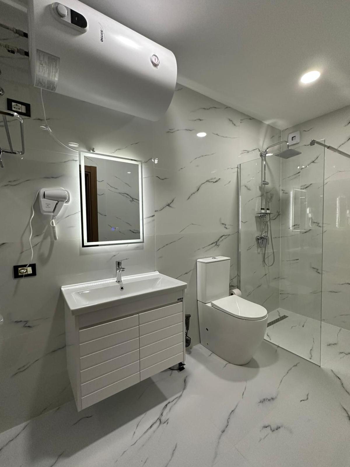 Hotel Aleks Shkoder Bagian luar foto