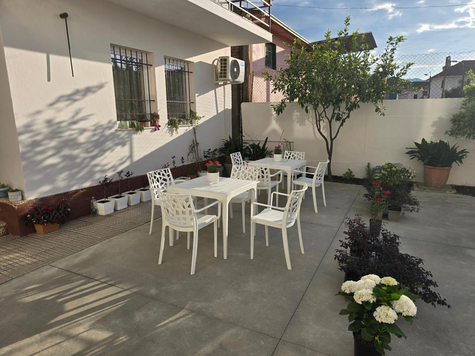 Hotel Aleks Shkoder Bagian luar foto